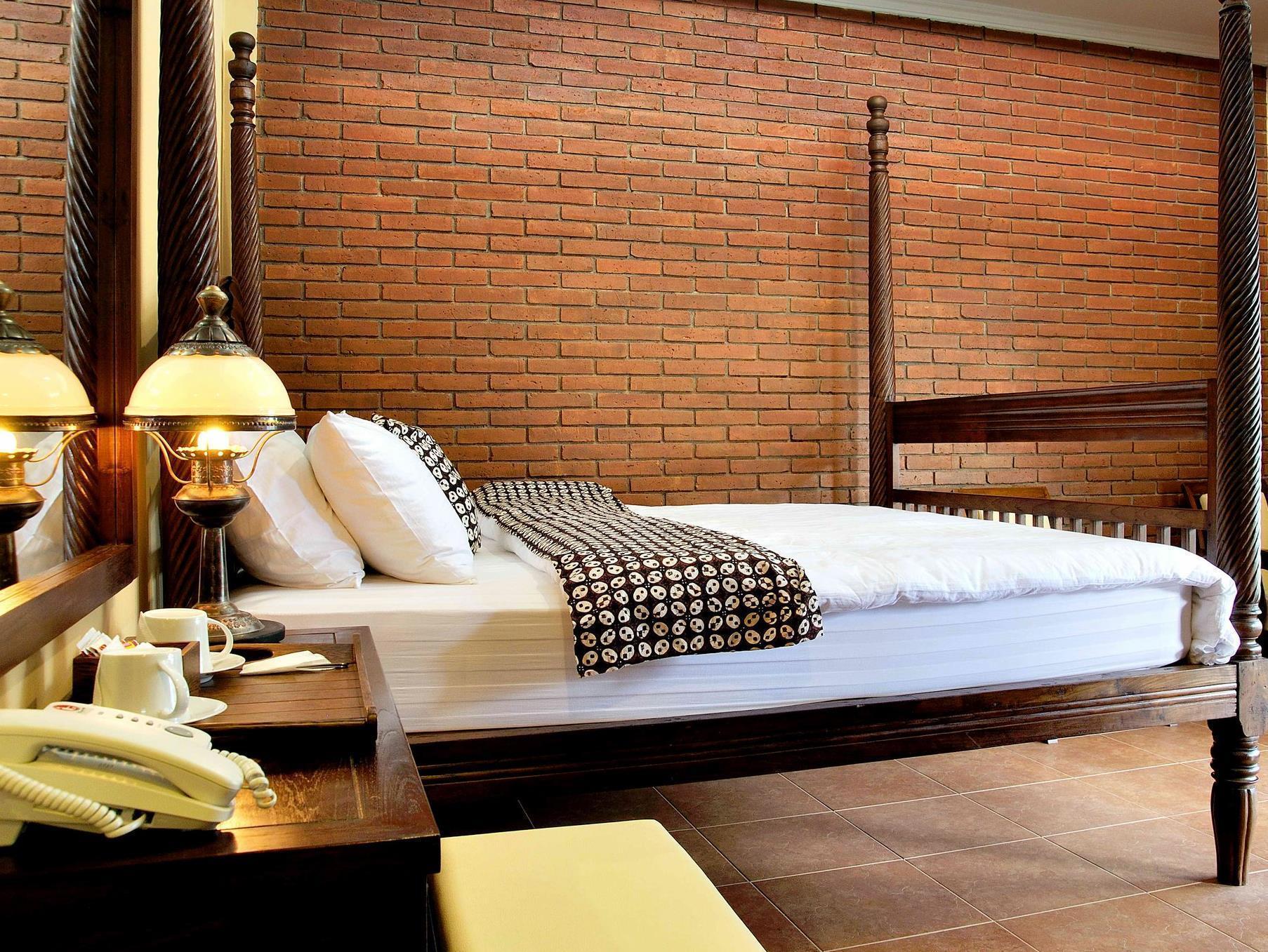 Rumput Hotel Resort y Resto Maguwo Exterior foto