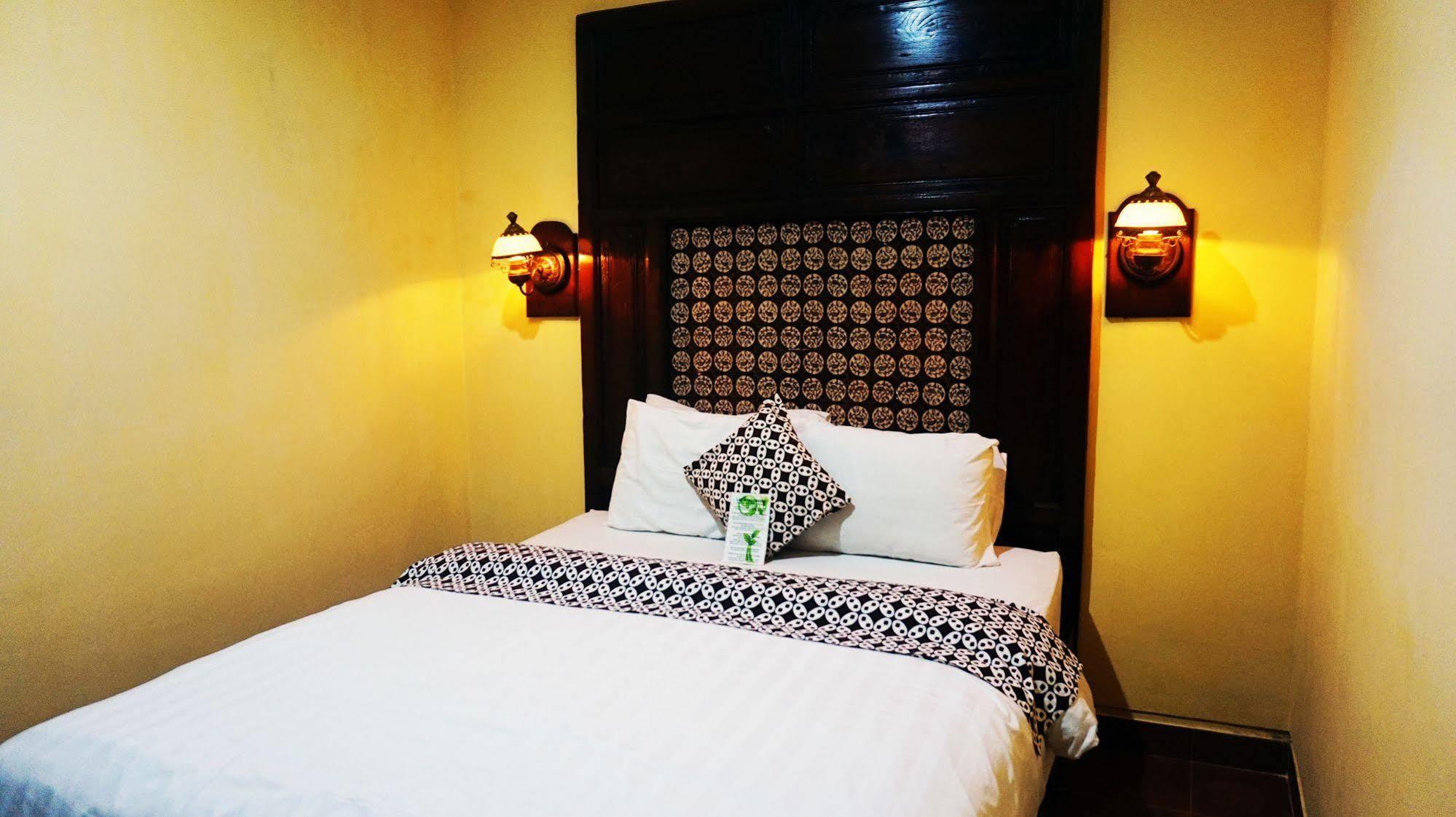 Rumput Hotel Resort y Resto Maguwo Exterior foto