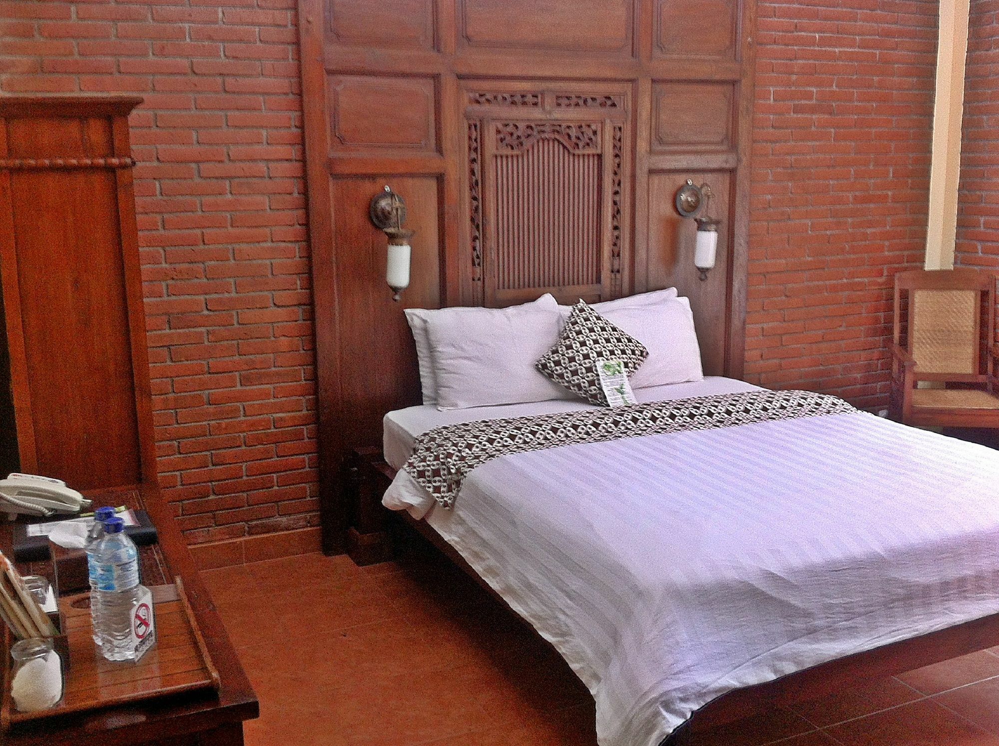 Rumput Hotel Resort y Resto Maguwo Exterior foto