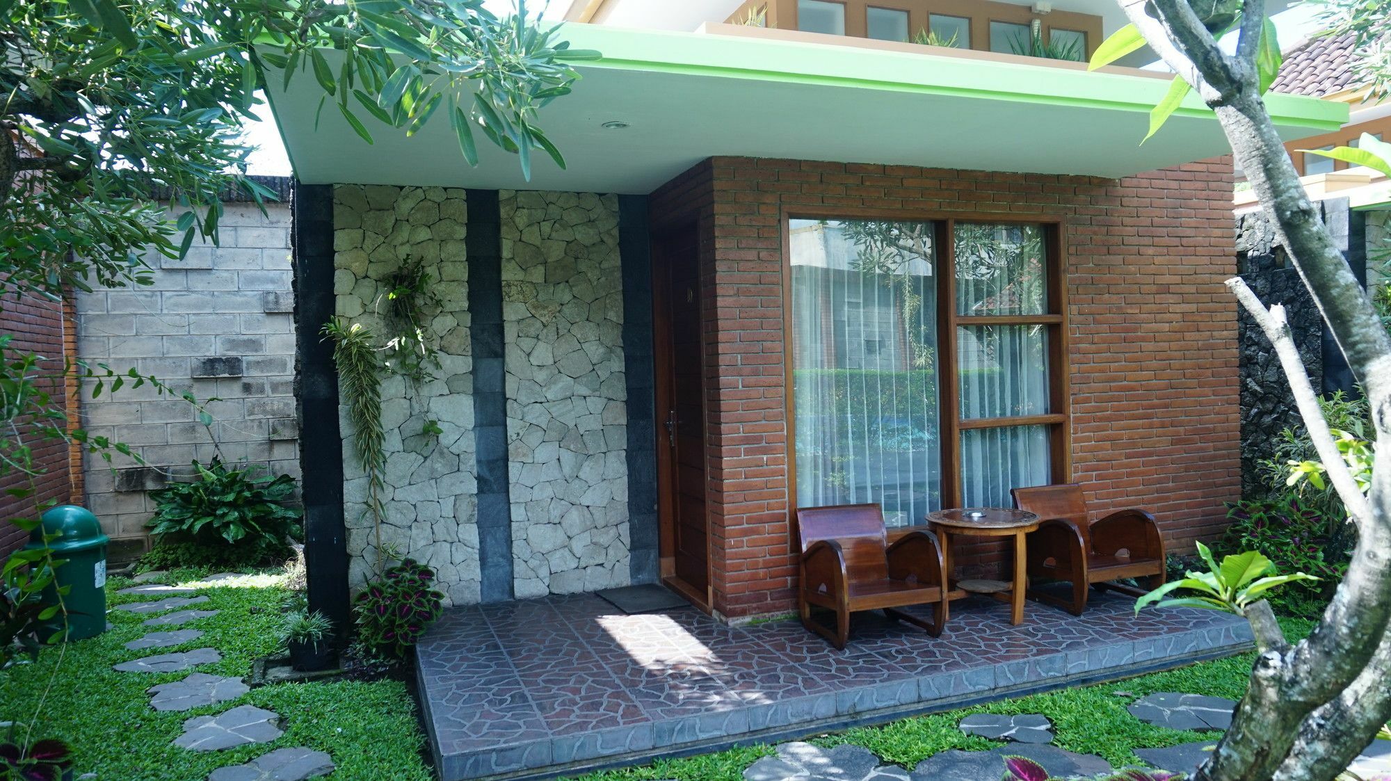 Rumput Hotel Resort y Resto Maguwo Exterior foto