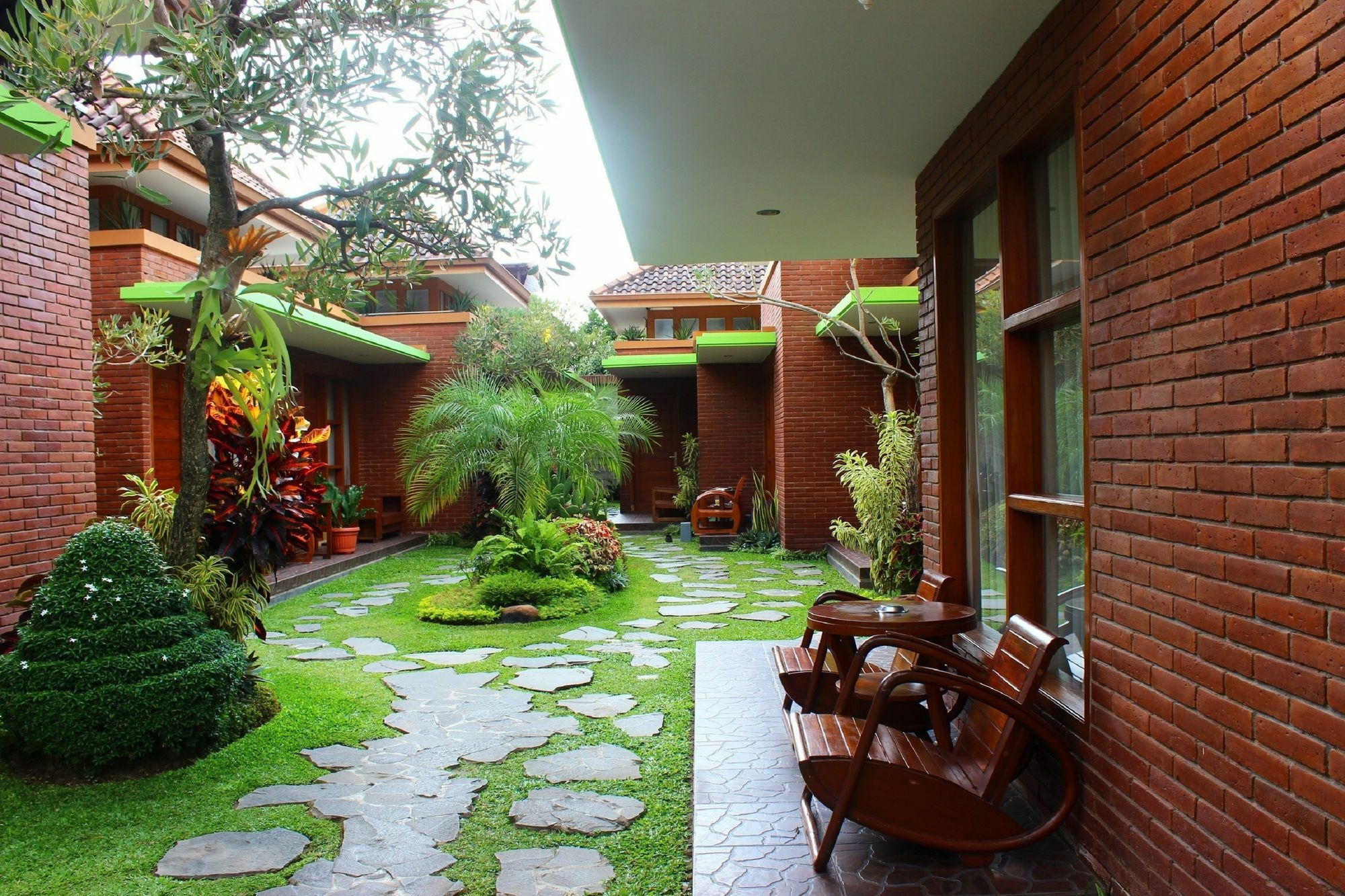 Rumput Hotel Resort y Resto Maguwo Exterior foto
